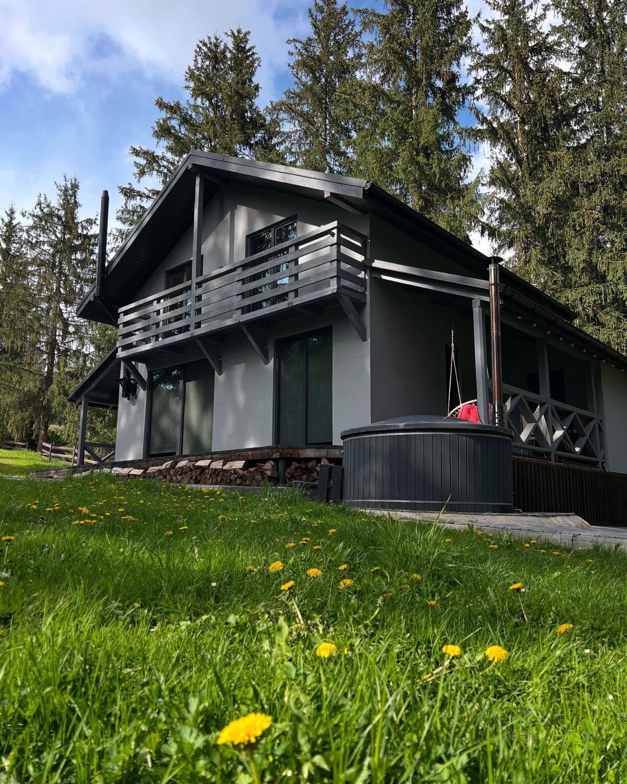 Forest Gor House — весна